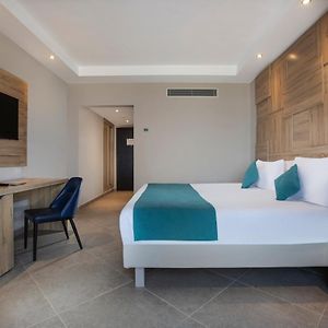 Zimmer mit Kingsize-Bett